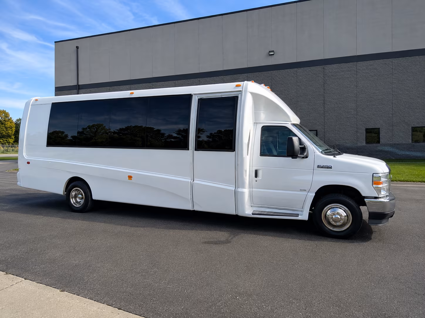 bus rentals for corporate teambuilding and off site retreats