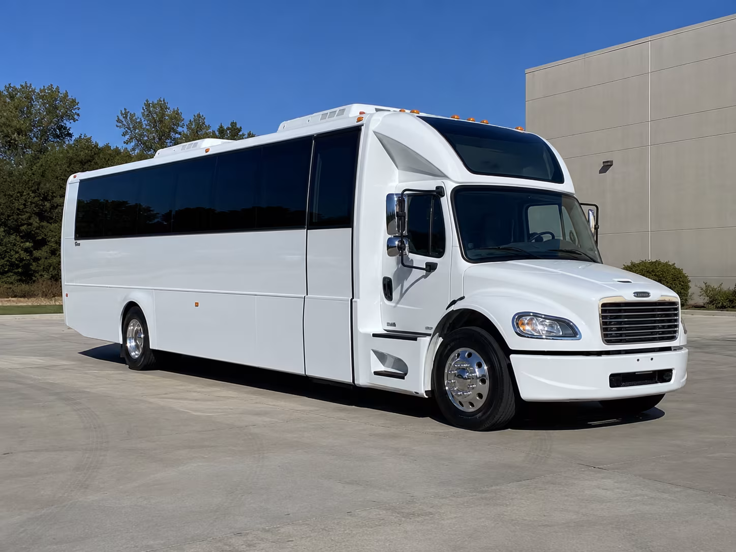 cherry hill 28 passenger party bus